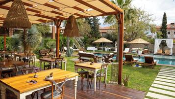 Desayuno típico de la región gratuito y diario