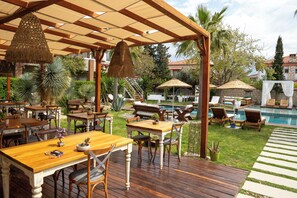 Free daily local cuisine breakfast 