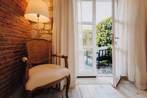 Deluxe-Doppelzimmer, 1 Doppelbett, zum Garten hin | Hochwertige Bettwaren, Minibar, Zimmersafe, schallisolierte Zimmer