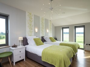 Chambre panoramique avec lits jumeaux, balcon | Literie de qualité, lit avec matelas Select Comfort, minibar