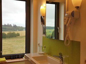 Chambre panoramique avec lits jumeaux, balcon | Vue de la chambre