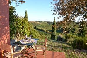 Appartement panoramique, 2 chambres, patio | Terrasse/patio