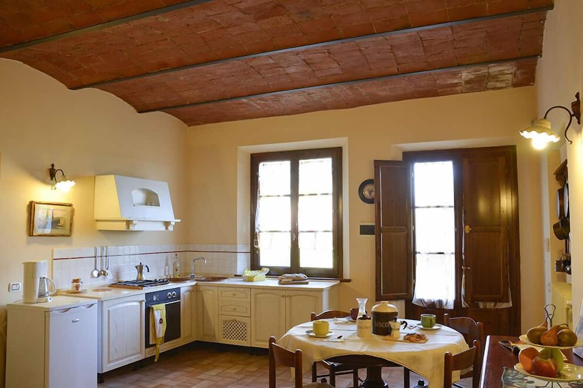 Comfort Condo, 2 Bedrooms, Patio | Private kitchen | Full-size fridge, microwave, oven, stovetop