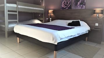 Minibar, escritorio y wifi gratis