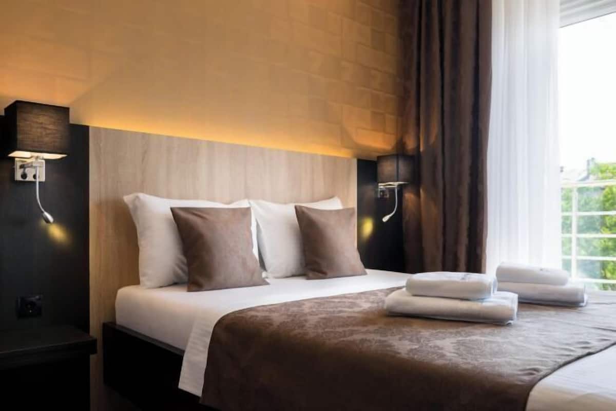 1 chambre, bureau, chambres insonorisées, fer et planche à repasser