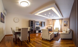 Deluxe Apart Daire, 2 Yatak Odası, Teras | Oturma alanı | Düz ekran televizyon