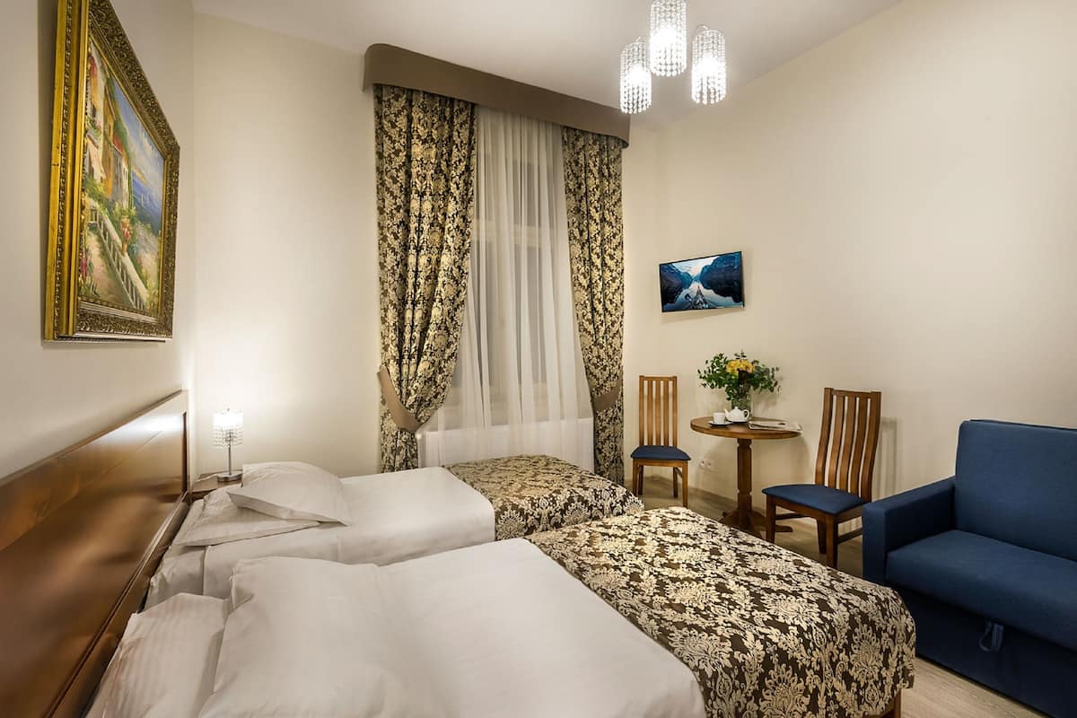 In-room safe, desk, soundproofing, WiFi (free)