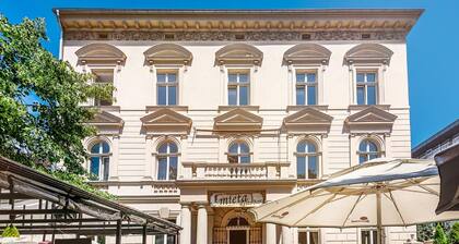 Garden Palace - Loftaffair Collection