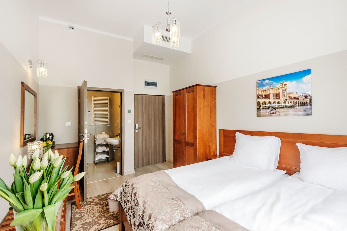 Tripla Standard, 2 camere da letto | Una cassaforte in camera, una scrivania, insonorizzazione