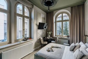 Zimmersafe, Schreibtisch, schallisolierte Zimmer, kostenloses WLAN
