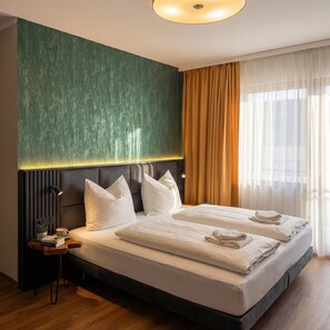 Tabla de planchar con plancha, wifi gratis y ropa de cama 