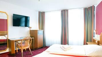 Escritorio, tabla de planchar con plancha y cunas gratuitas