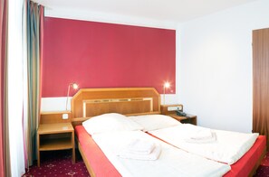 Kamar Double Basic | Setrika/meja setrika, Wi-Fi gratis, dan seprai linen