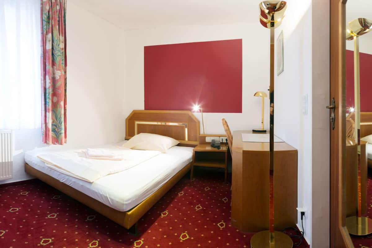 Basic Single Room | Iron/ironing board (on request), WiFi (free), bed sheets