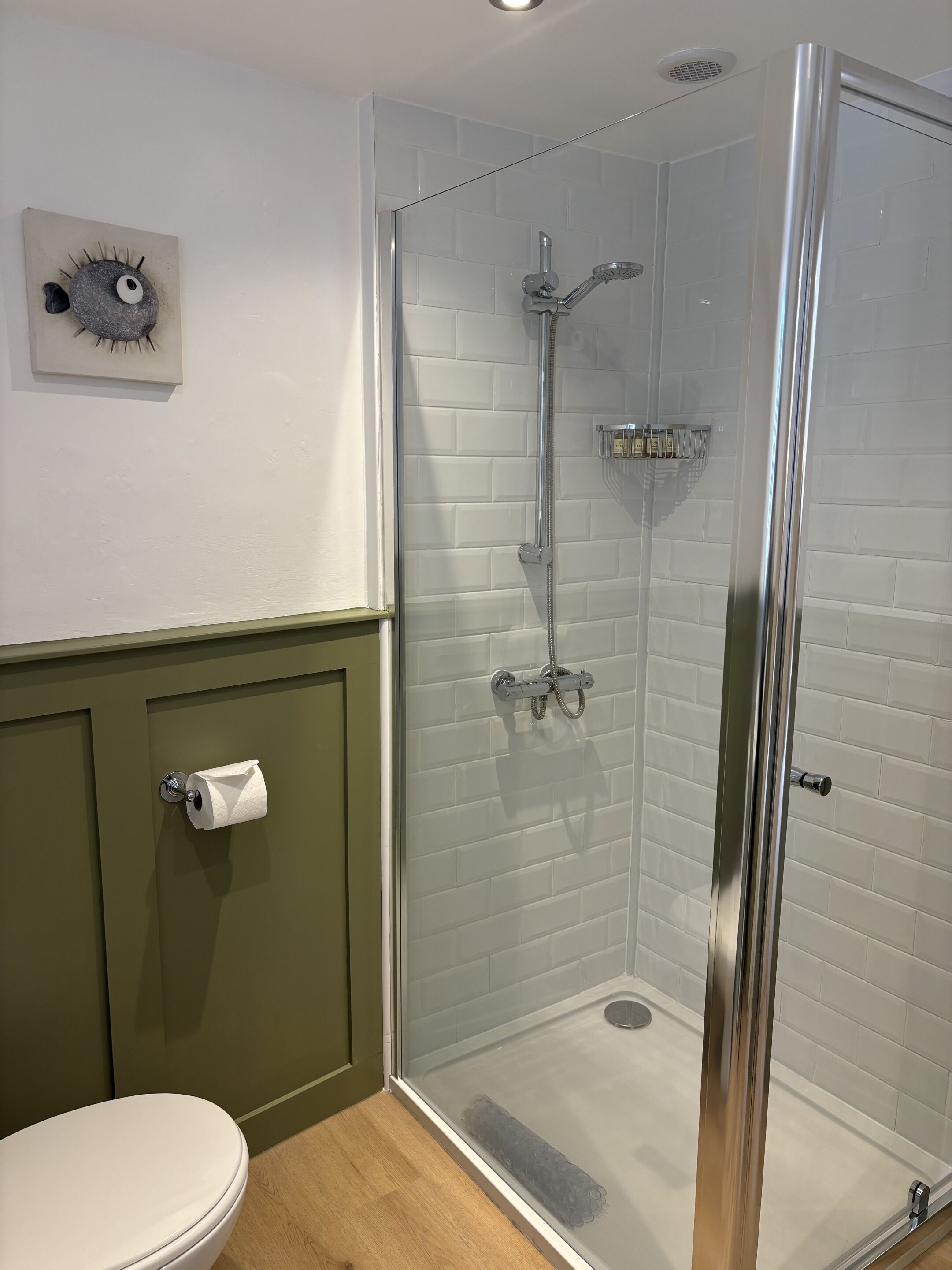 Superior-værelse med dobbeltseng eller 2 enkeltsenge - eget badeværelse (Newly Refurbished Rm5) | Badeværelse