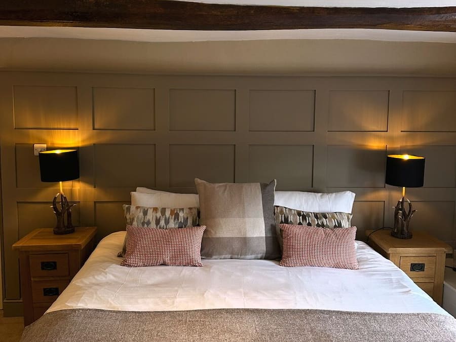 Phòng đôi hoặc 2 giường đơn Superior, có phòng tắm riêng (Newly Refurbished Rm4)