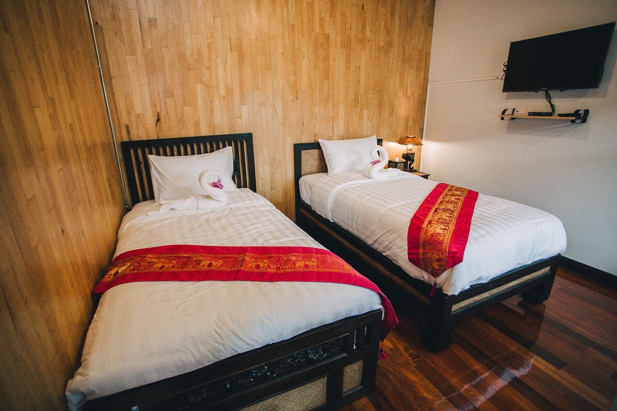 Twin Bed Room | Free WiFi