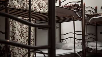 Asrama Umum, asrama campuran | Brankas, kedap suara, Wi-Fi gratis, dan seprai linen