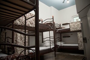 In-room safe, soundproofing, free WiFi, bed sheets - Z Hostel (Kyiv)