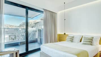 Suite Deluxe, balcón (Acropolis View) | Ropa de cama de alta calidad y minibar 