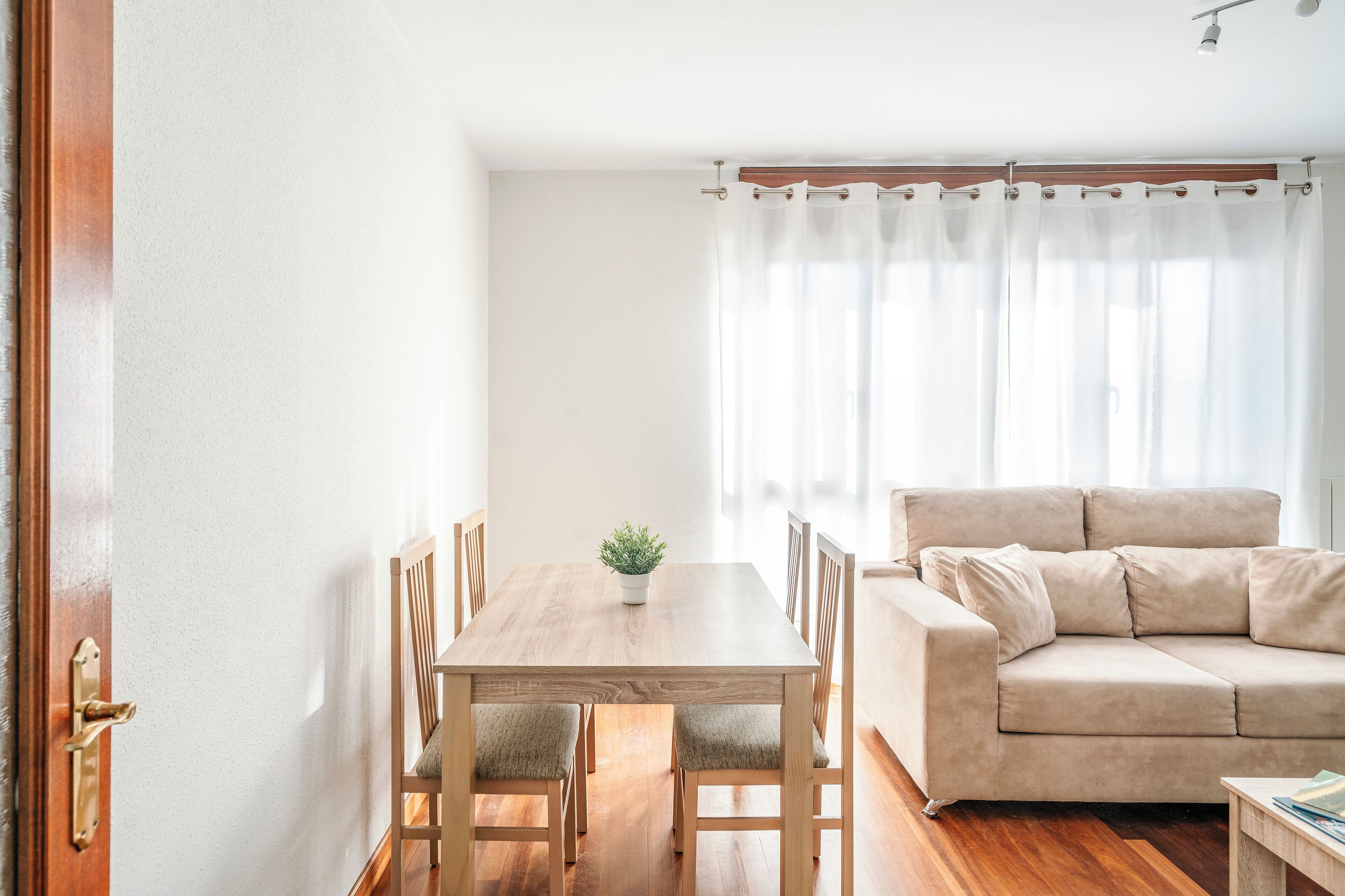 Apartamento familiar | Zona de estar | Una televisión de pantalla plana