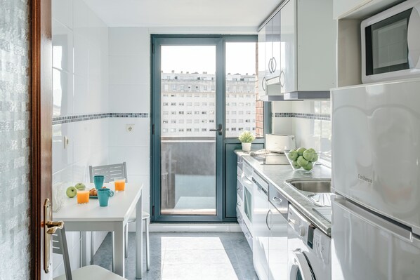 Fridge, microwave, oven, stovetop