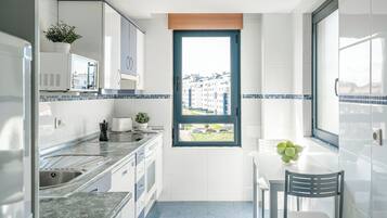 Apartment, 2 Bedrooms | Private kitchen | Fridge, microwave, oven, stovetop