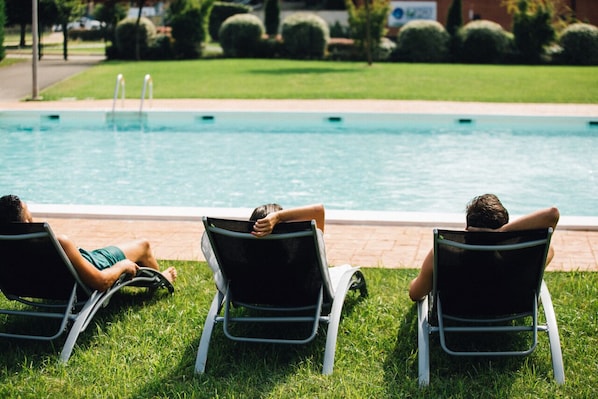 Seasonal outdoor pool, sun loungers
