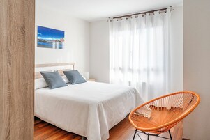 Cortinas blackout, tabla de planchar con plancha y wifi gratis 