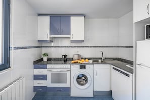 Apartment, 1 Bedroom | Private kitchen | Fridge, microwave, oven, stovetop