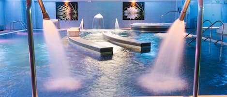 Couples treatment rooms, sauna, spa tub, steam room, Turkish bath