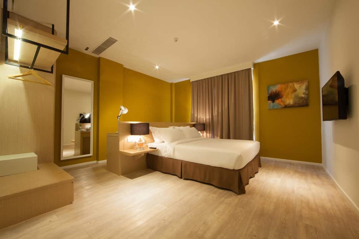 minibar, in-room safe, iron/ironing board, free wifi