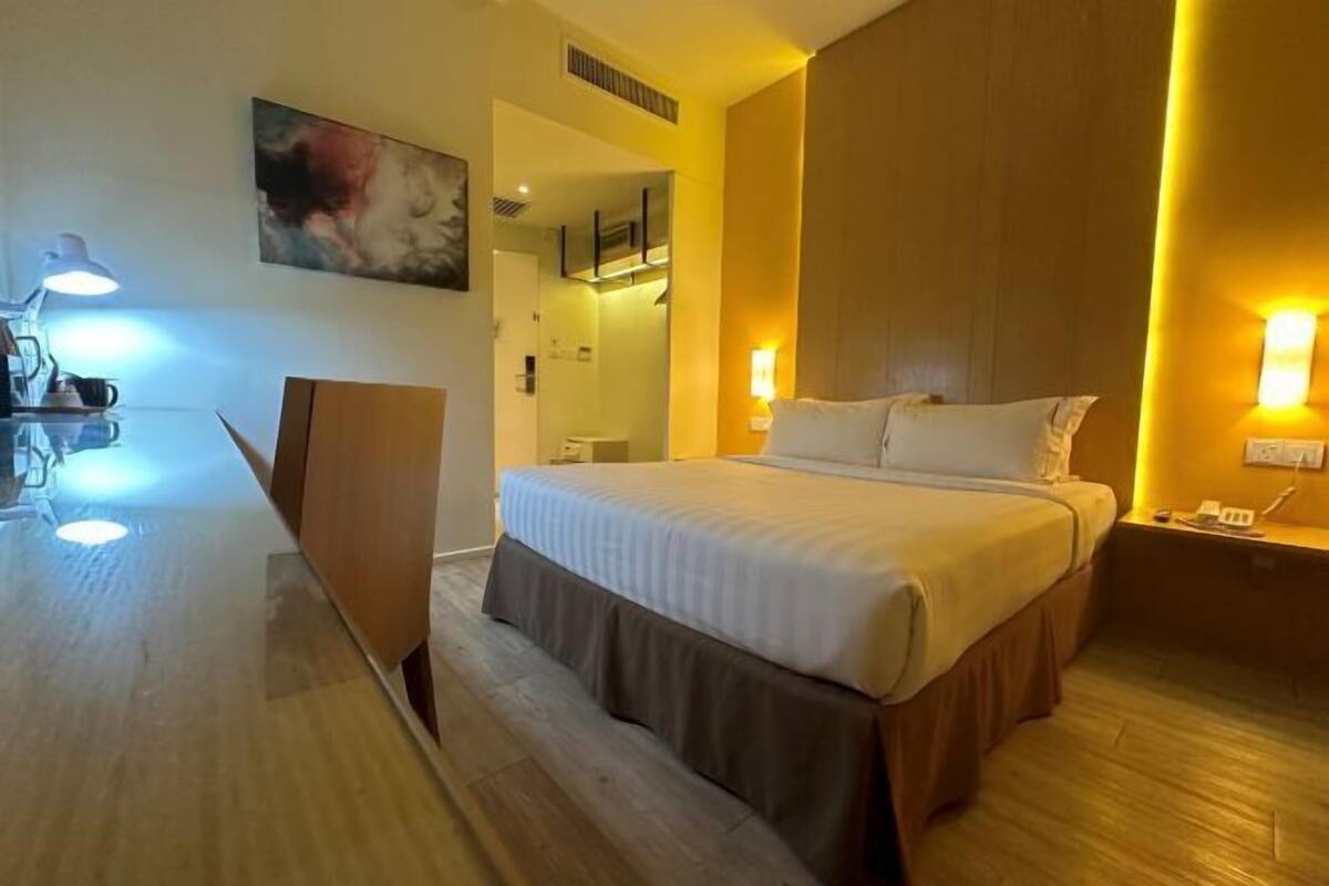 Minibar, in-room safe, iron/ironing board (on request), WiFi (free)