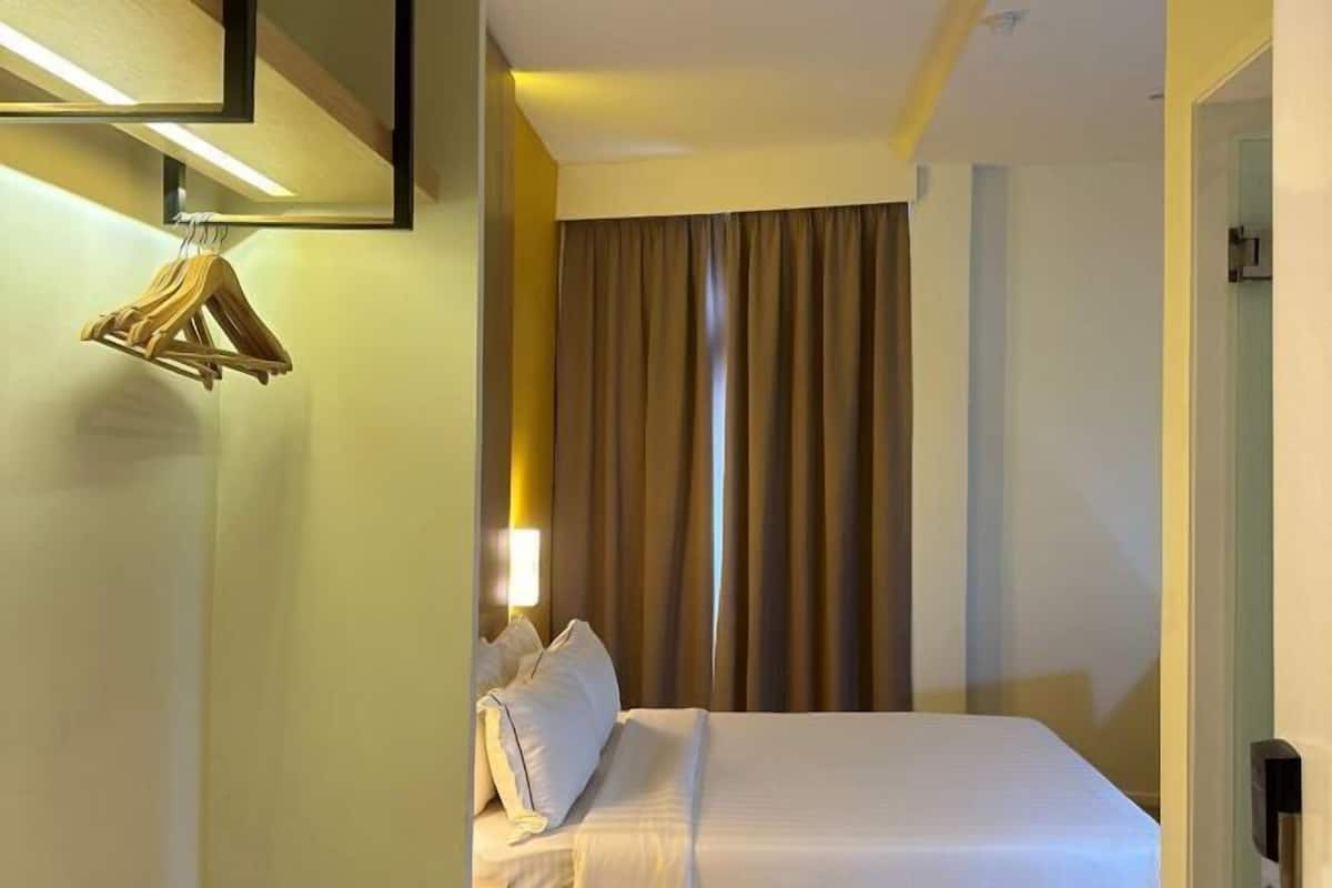Minibar, in-room safe, iron/ironing board, free WiFi