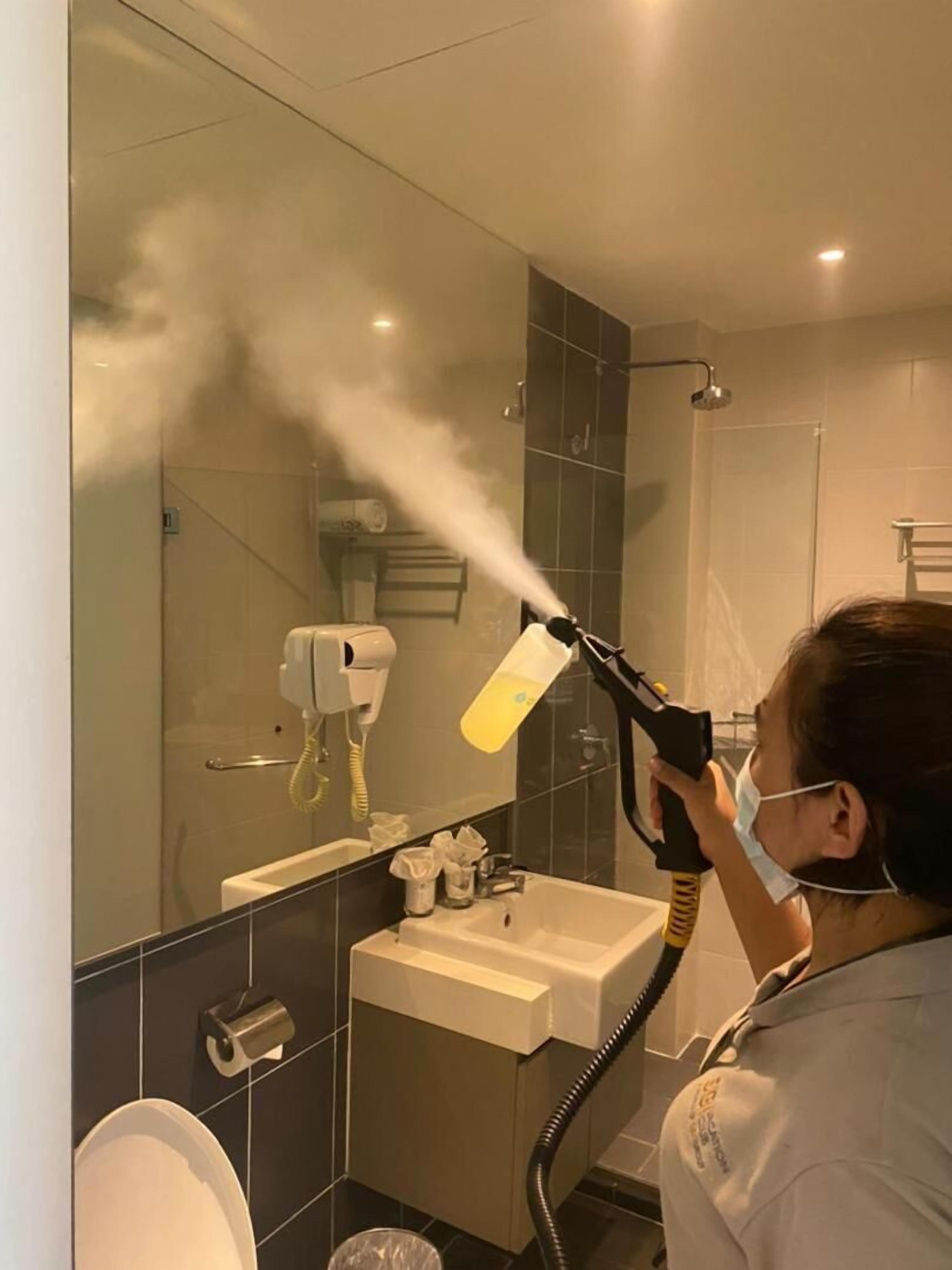 shower, free toiletries, hair dryer, bidet