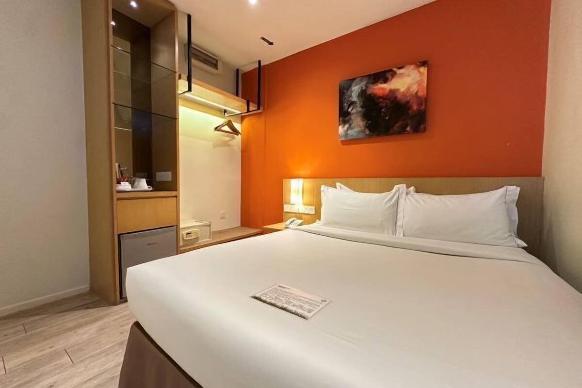 Minibar, in-room safe, iron/ironing board (on request), WiFi (free)