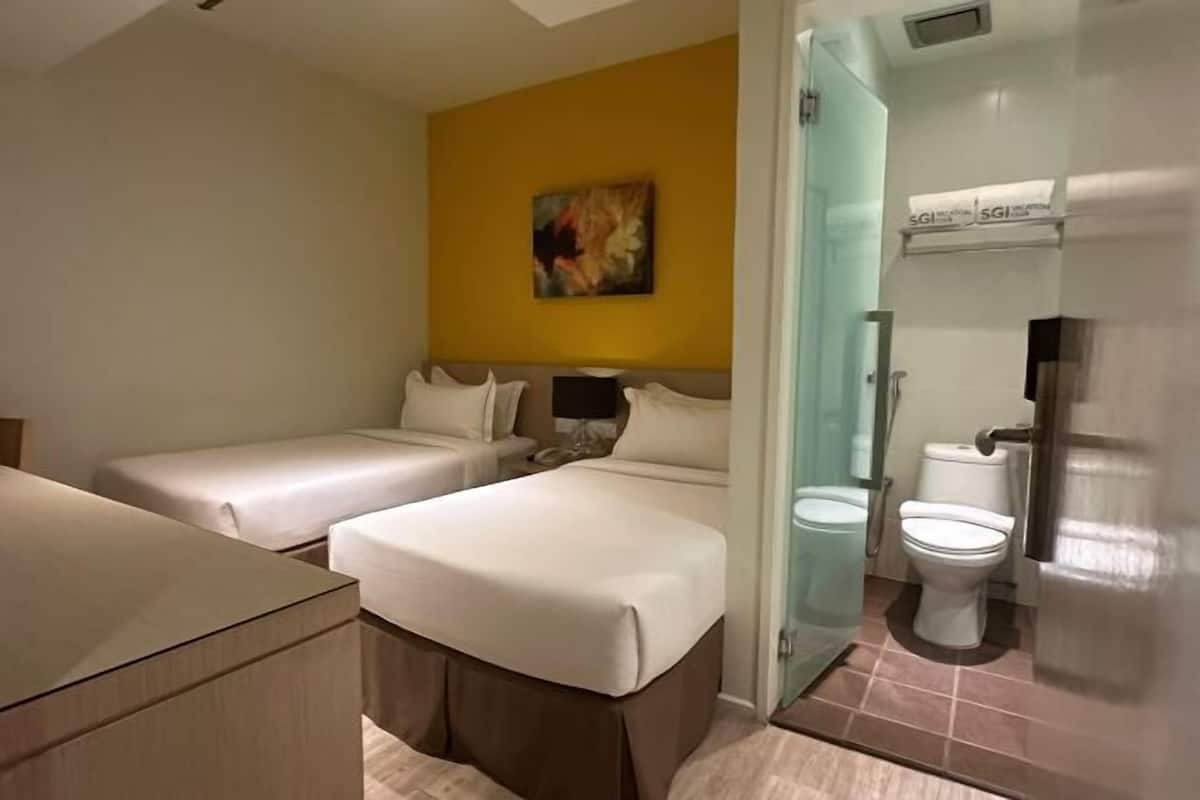 Minibar, in-room safe, iron/ironing board, free WiFi