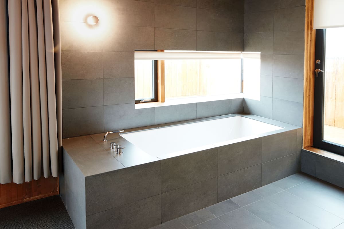 junior suite | bathroom | free toiletries, hair dryer, towels, soap