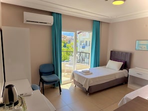 Familienzimmer, 2 Schlafzimmer | Minibar, Zimmersafe, Schreibtisch