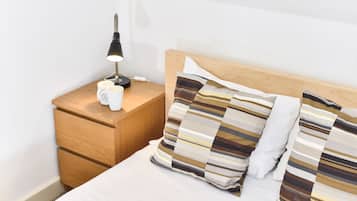 Tabla de planchar con plancha, cunas y camas plegables/adicionales