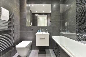Apartment, 2 Bedrooms | Bathroom - Tower Bridge City Apartments (London)