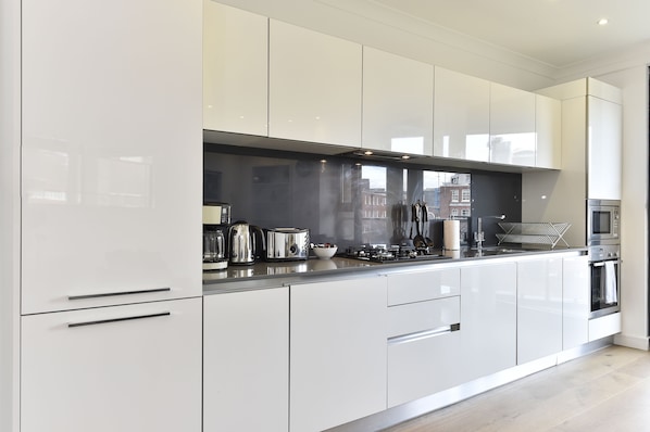 Căn hộ, 2 phòng ngủ | Bếp riêng | Tủ lạnh, lò vi sóng, lò nướng, bếp nấu