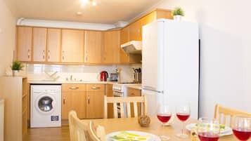 Apartment, 2 Bedrooms | Private kitchen | Fridge, microwave, stovetop, dishwasher