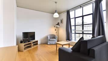 Departamento, 1 habitación | Área de sala de estar | Televisión de pantalla plana y reproductor de DVD