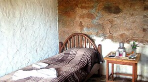 1 habitación, escritorio, cunas gratuitas y camas extra