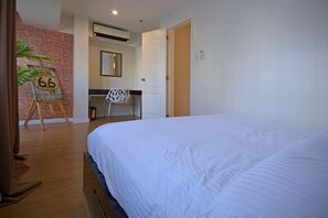 Loft, 1 Bedroom | 1 bilik tidur, peti besi dalam bilik, meja, Wi-fi percuma 