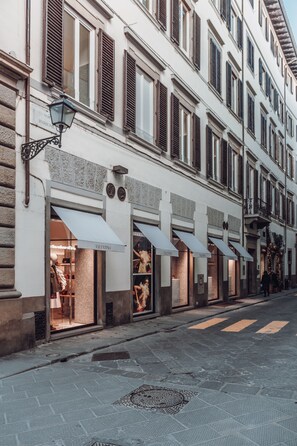 Exterior - Tornabuoni Place (Florence)