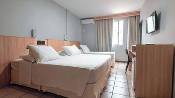 Quarto triplo standard | 1 quarto, frigobar, cofres nos quartos, escrivaninha