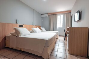 1 chambre, minibar, coffres-forts dans les chambres, bureau