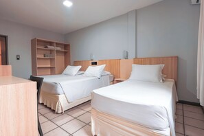 1 chambre, minibar, coffres-forts dans les chambres, bureau